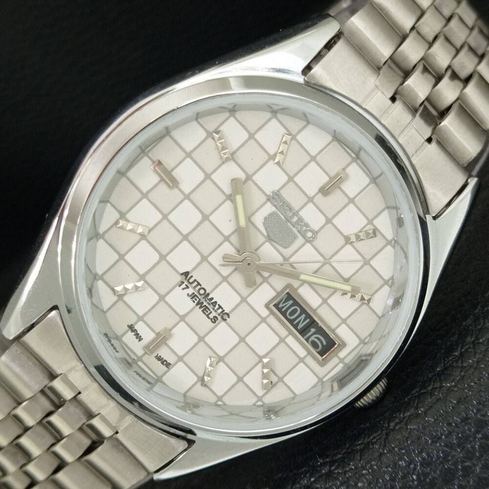 Vintage 1970 Seiko Automatic Mens Silver Watch W/daydate & Silver accents